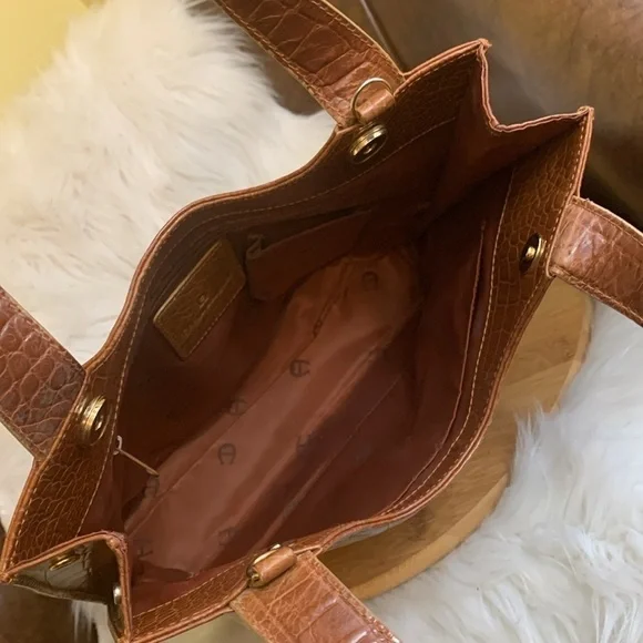 Etienne Aigner | Vintage Croc Embossed Cowhide Leather Satin Lined Shoulder Bag - Picture 14 of 17